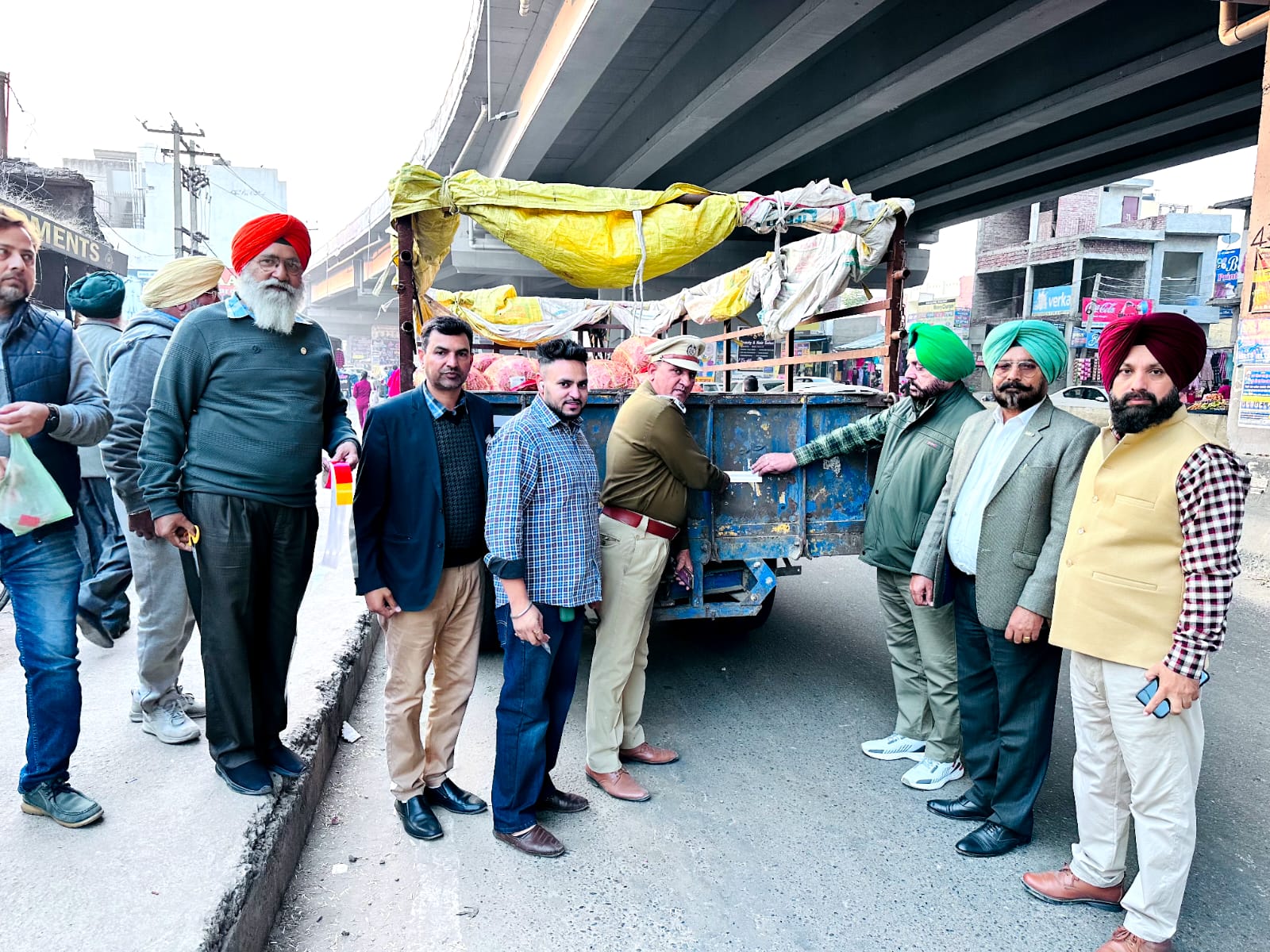 Rotary Club Banga put reflectors on vehicles and trolleys